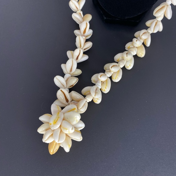 LONG UNIQUE CLUSTERED SHELL NECKLACE STATEMENT PIECE - Picture 3 of 7